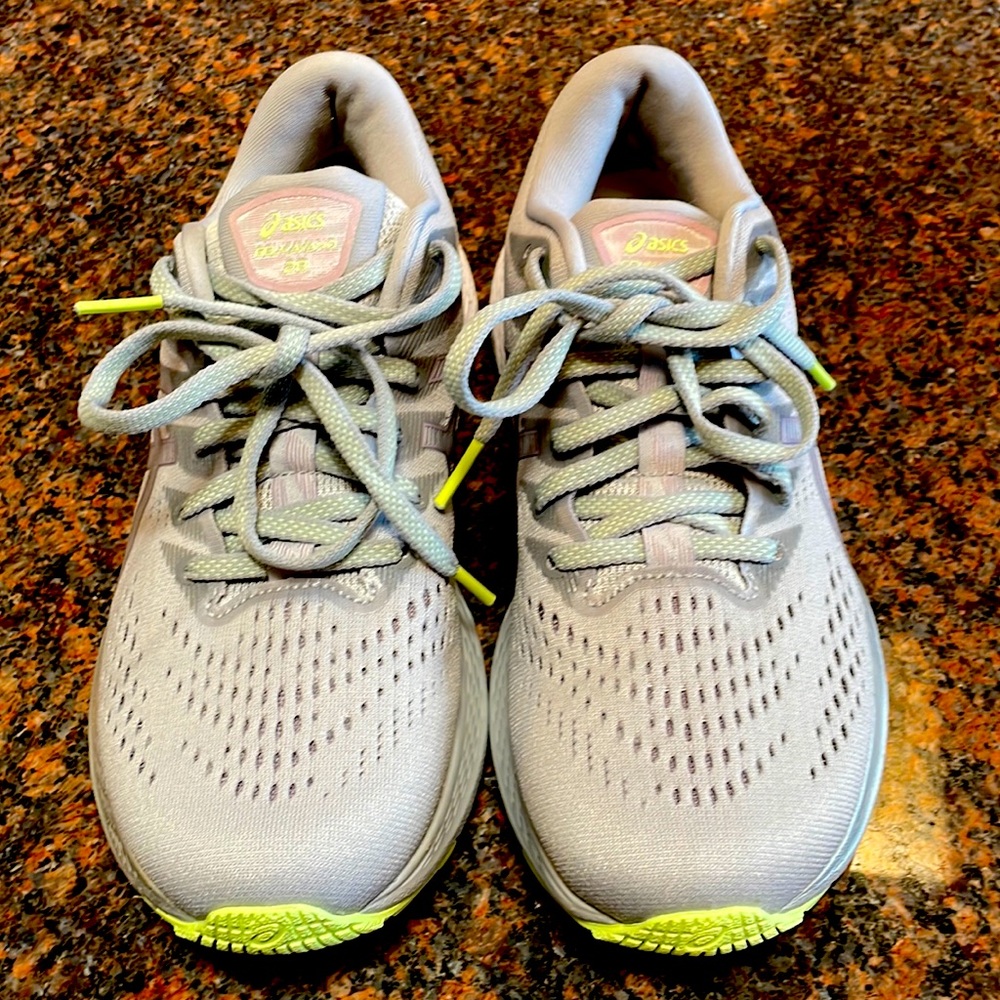 ASICS gel-Kayano 28 Size 81/2 WORN ONCE. Too big for me. Excellent like new.
